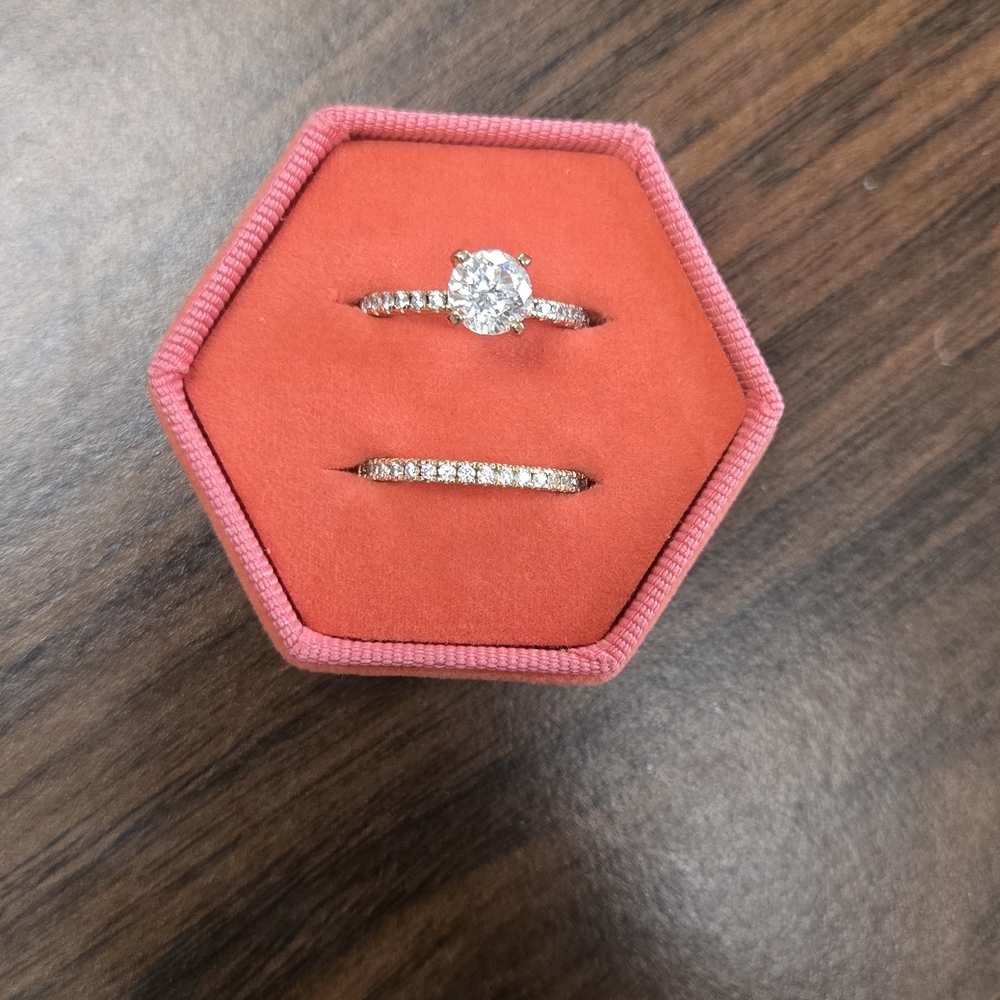 Stunning Rose Gold Women's Wedding Ring Set